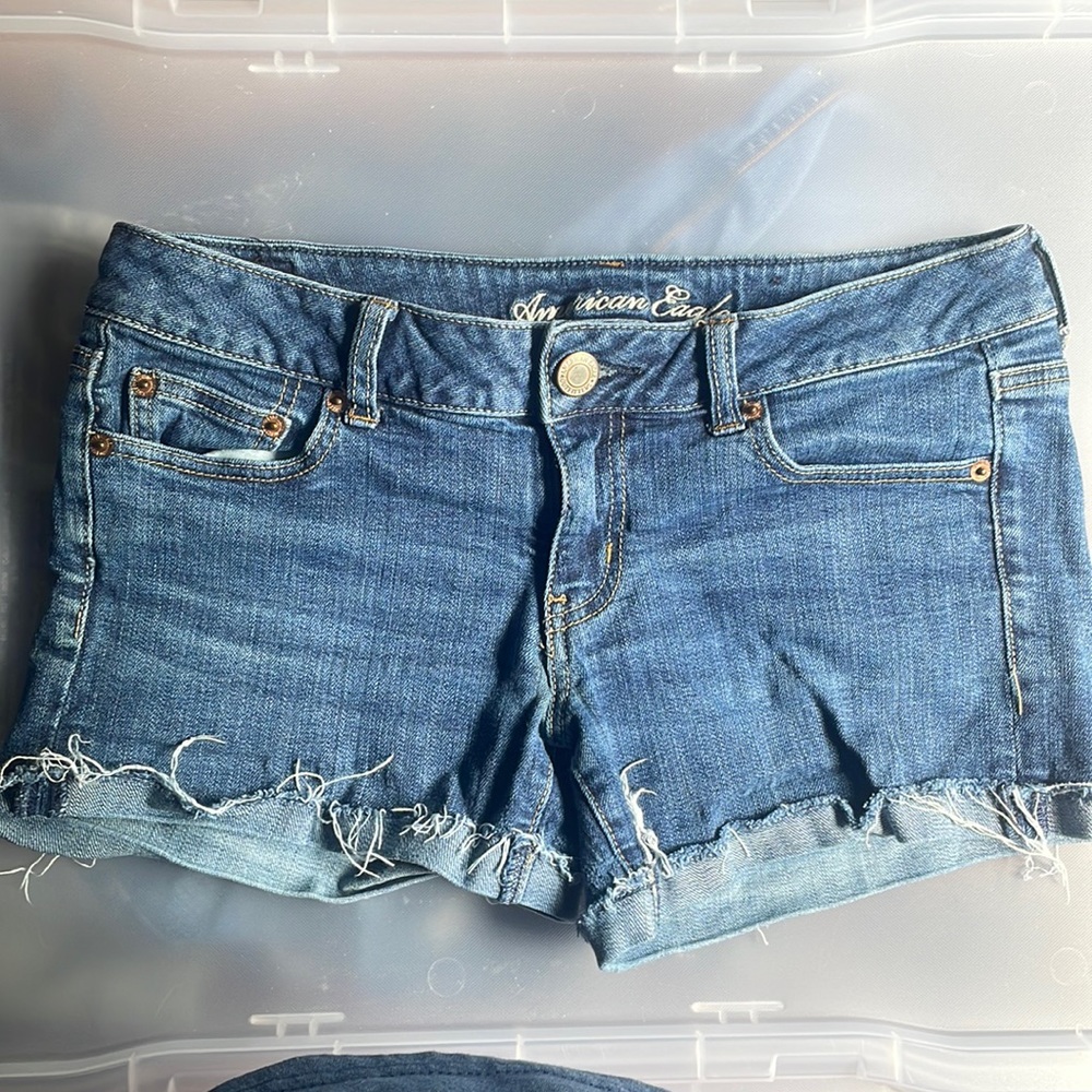 American Eagle size 8 low rise cut off shorts